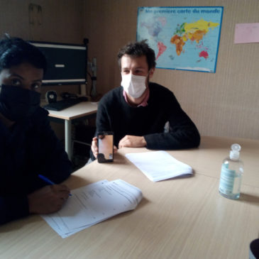 Cours en visio avec un smartphone